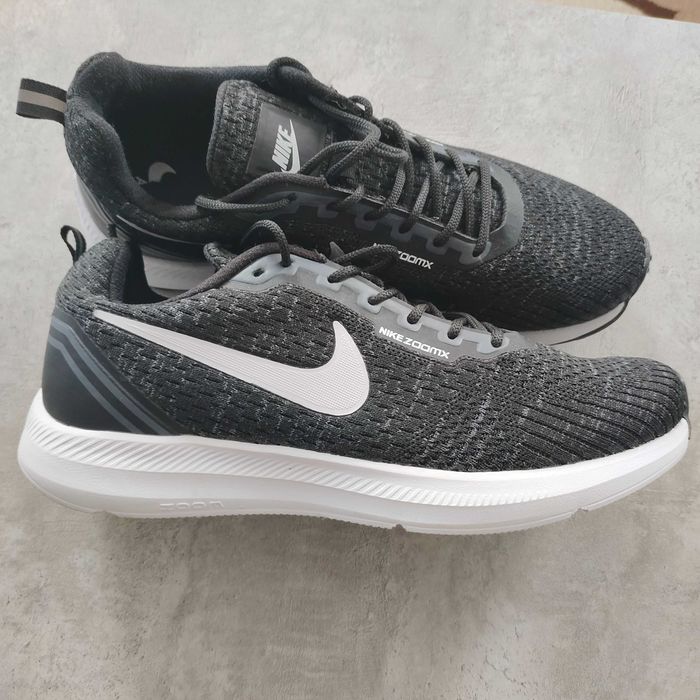 Продам новые кроссовки