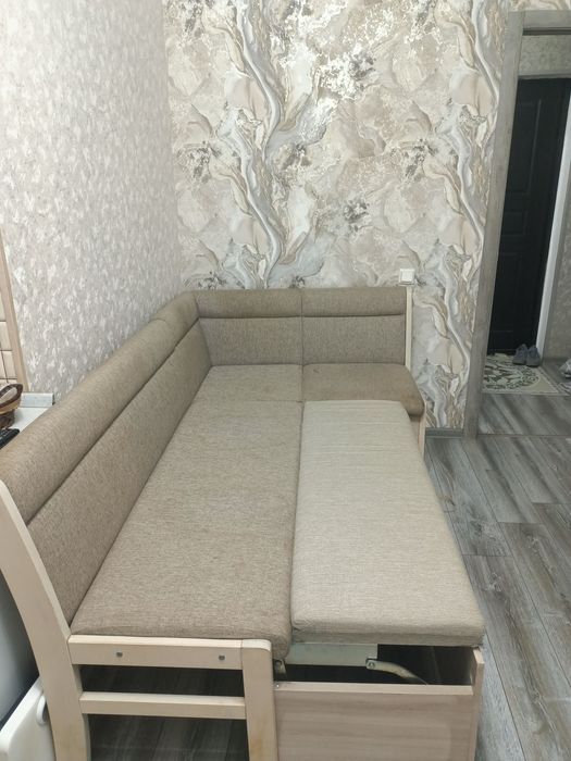 Продам диван для кухни б/у раскладной.