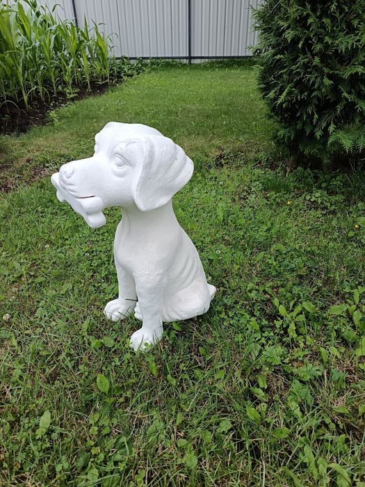 Statuetă decorativă cățel cu os, 47 cm, albă