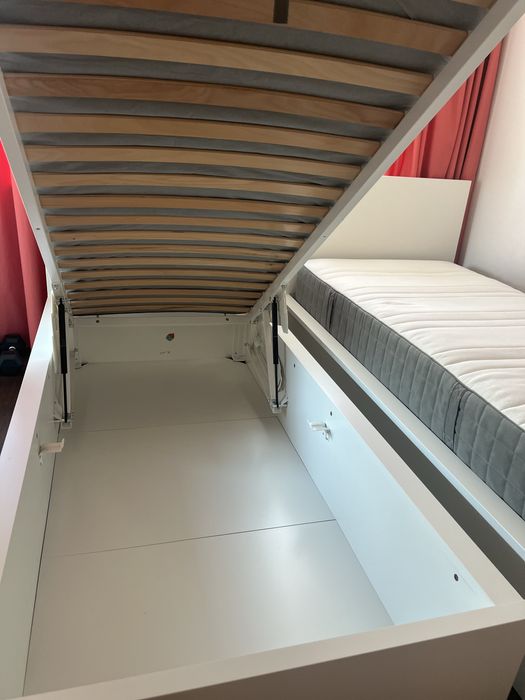 2 бр. IKEA легла 90×200 с повдигащ механизъм + матраци HÖVÅG