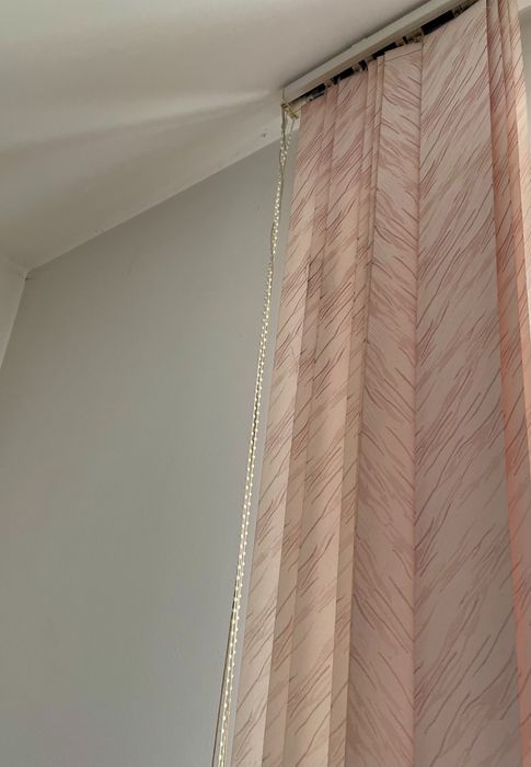 Бежови офис щори