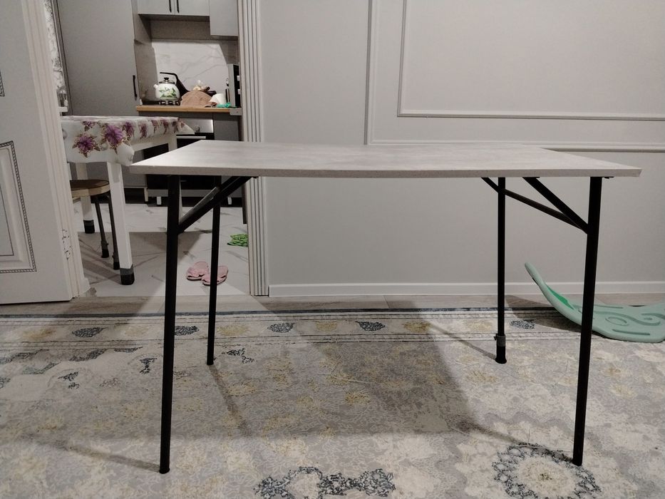 Продам кухонный стол