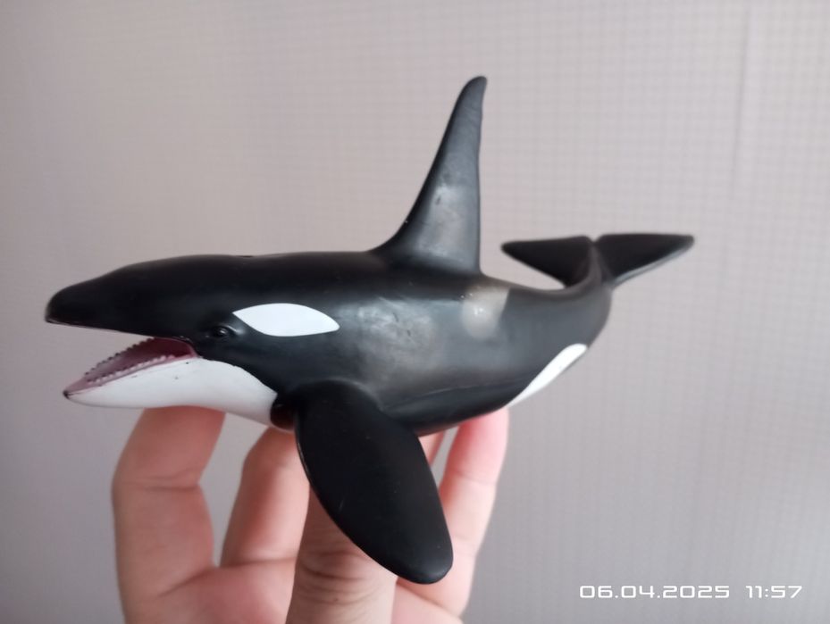 Игрушки детские касатка, акула, кит