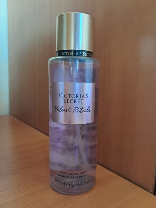 Victoria's secret body mist спрей за тяло Velvet petals