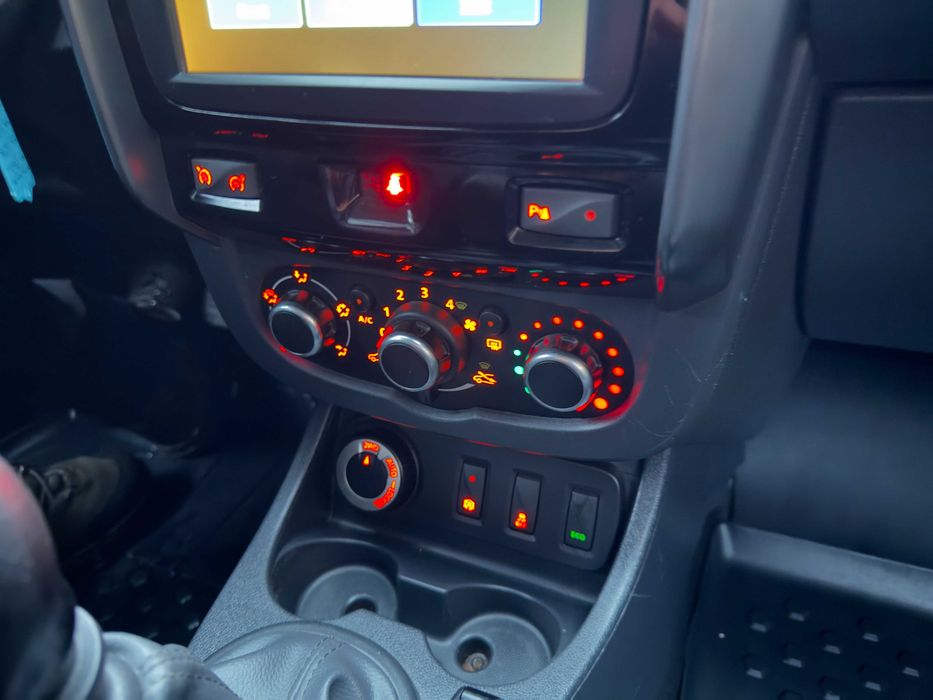 Dacia Duster 1.5 dCI S&S 4x4 Blackshadow 109 cp Euro 6 fara AdBlue