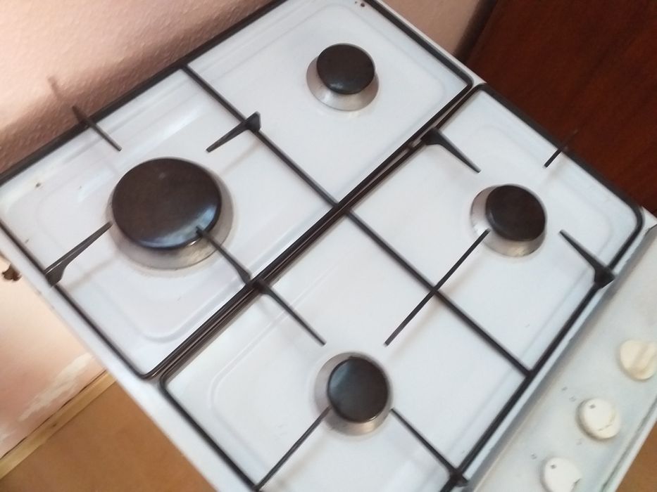 Aragaz placa , culoare alba