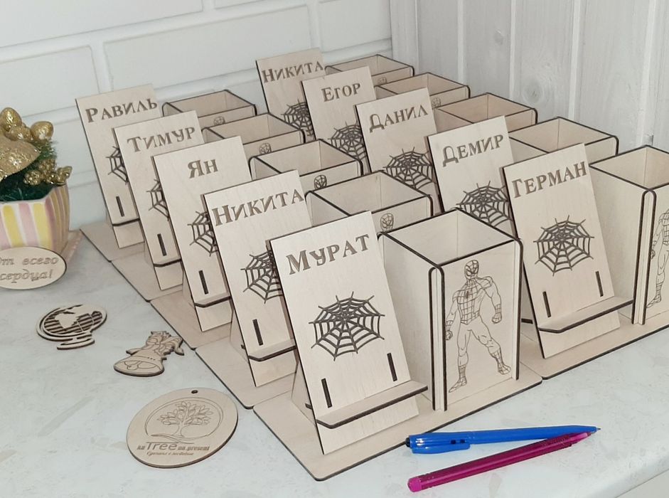 Карандашница с подставкой для телефона