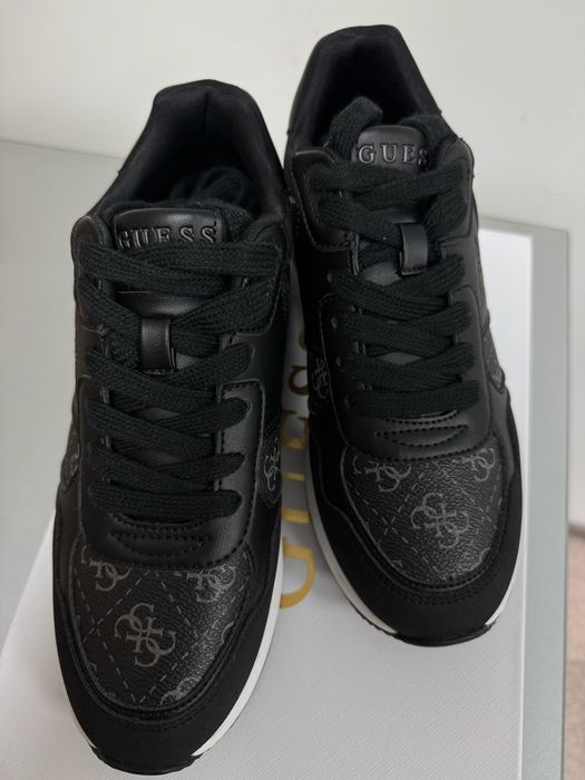 Маратонки Guess