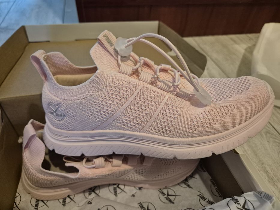 Продам кроссовки детские