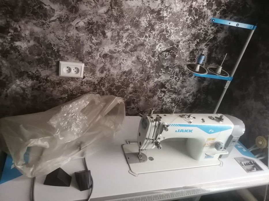 JAKK tikuv mashinasi F5 srochni sotiladi
