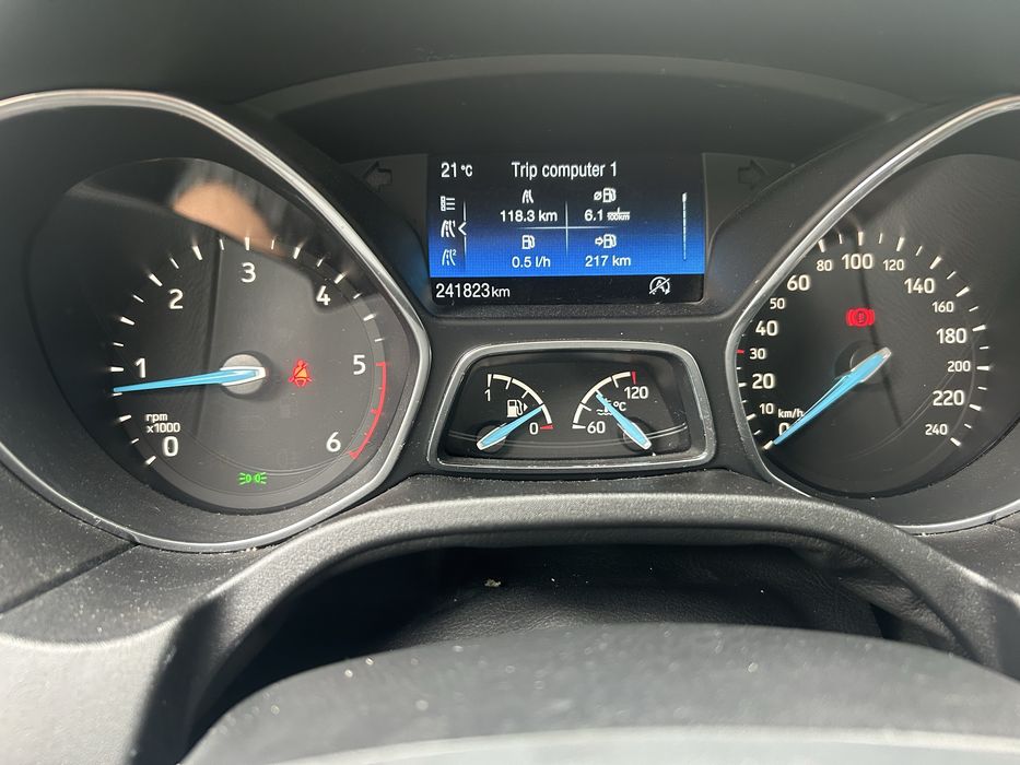 Ford Focus Break 1.5 TDCi Business 2015 | Park Assist | R18 | Pilot automat | Clima | Incalzire scaune