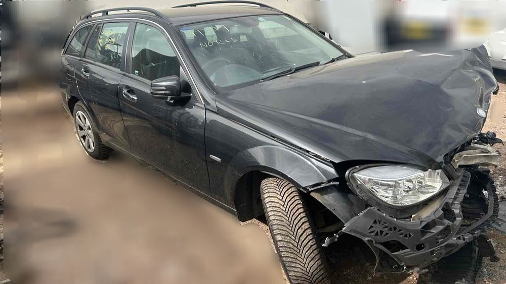 На Части W204 Мерцедес Ц класа комби