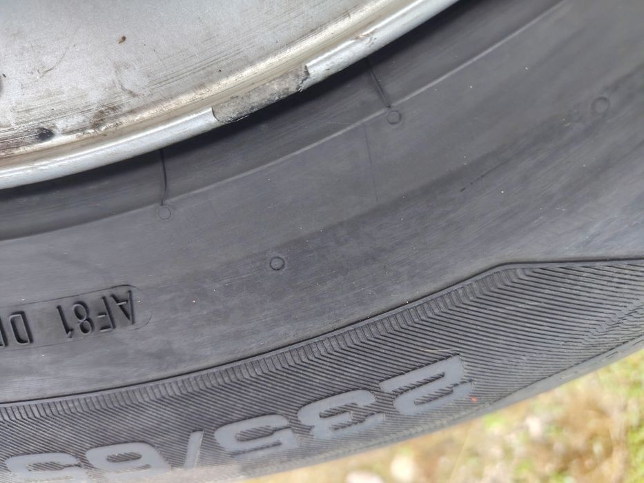 Jenti originale Volvo XC 60 cu anvelope vară 235 65 R17. Vând sau schimb.