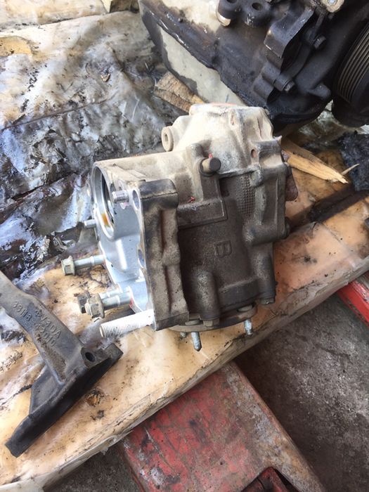 Cutie de transfer toyota rav 4 motor 2.2 diesel 136 cp an 2006-2010