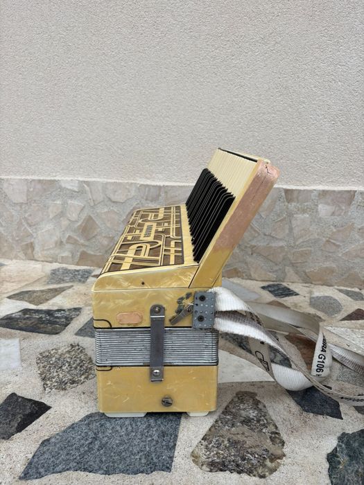 Acordoen Hohner Verdi 4 cu 120 de basi