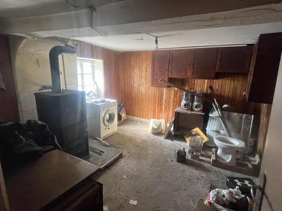 Къща с двор и втора самостоятелна жилищна сграда