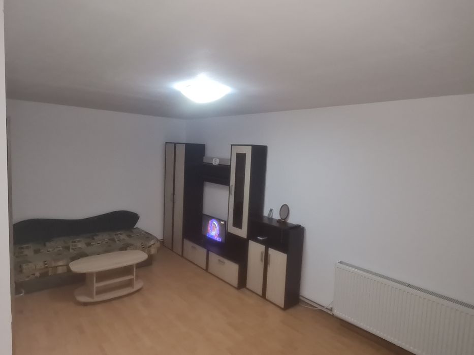 Inchiriez apartament