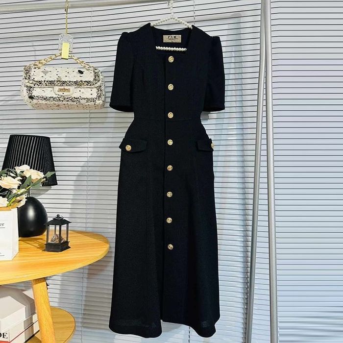 Rochie noua cu eticheta perfecta pentru vară