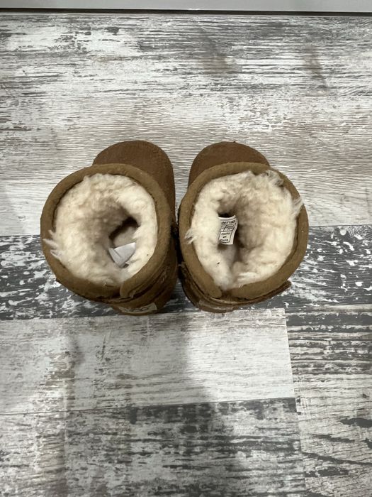 Апрески Ugg 2/3 размер 6- 12 месеца