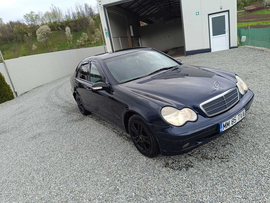 Vând mercedes C class