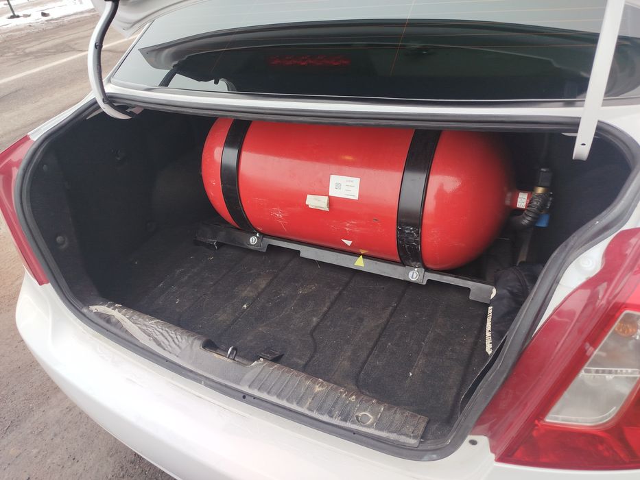 Автомобиль gentra сотилади