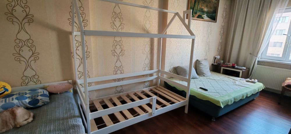 Продам кровать детскую домик
