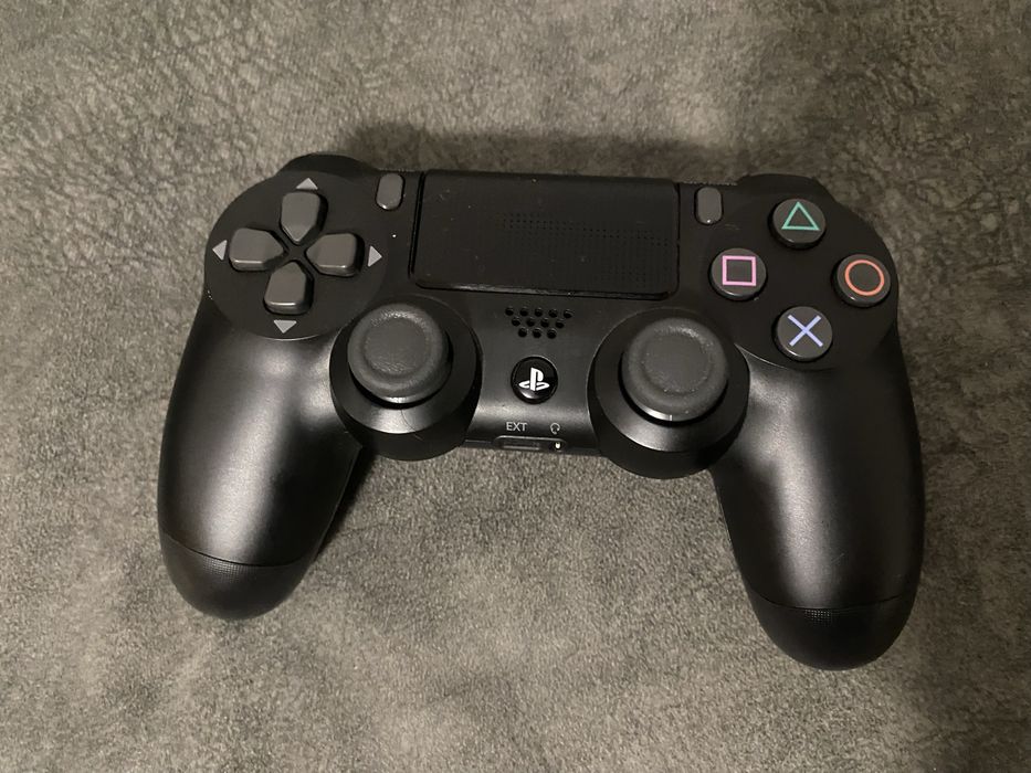 Продавам PS4 Slim 500GB – Отлично състояние, неотваряна конзола!