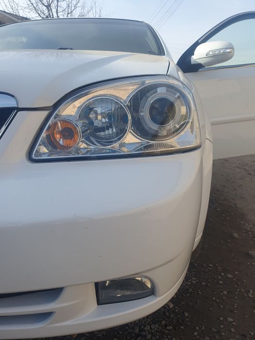 Lacetti 1,8 sotiladi