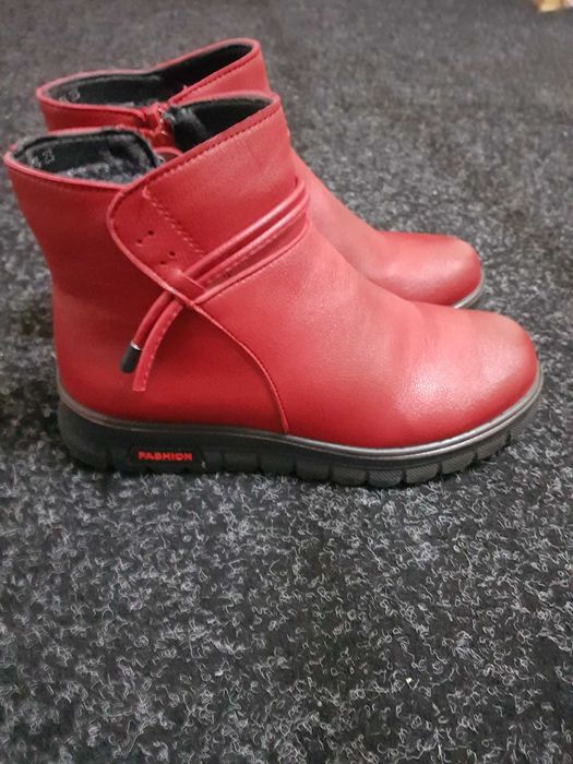 Ghete rosii imblanite 36