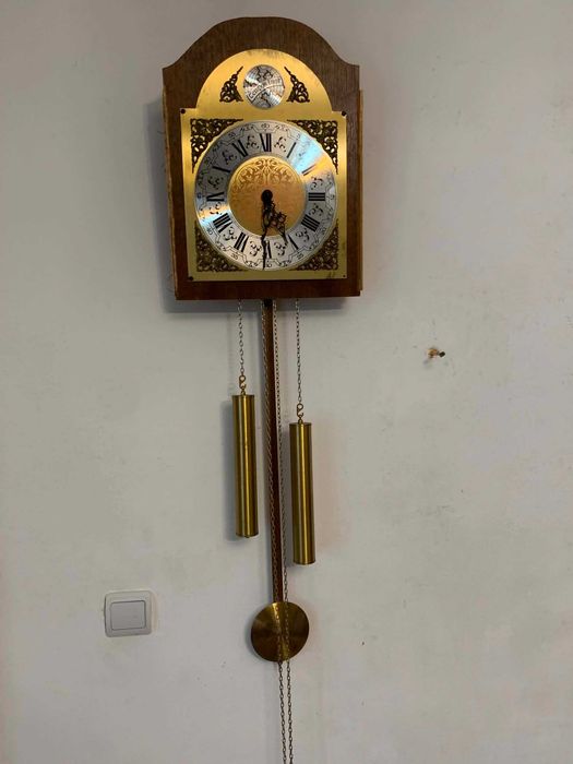 Ceas de perete cu pendula si doua greutati
