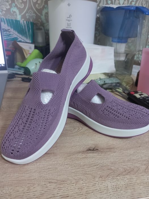 Женские слипоны без шнуров.