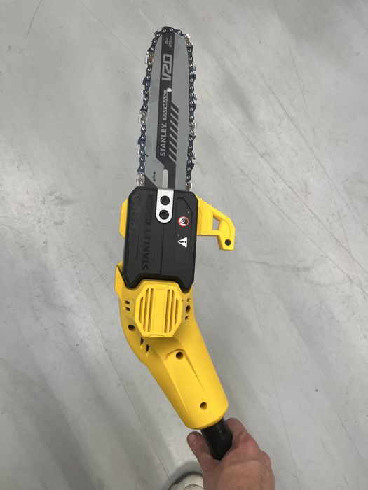 Fierastrau electric Stanley Fatmax cu acumulator 4 Ah