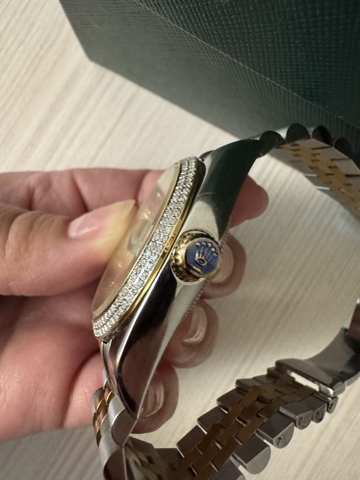 Часы с брилиантами Rolex унисекс