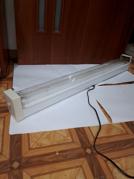 Продам Облучатель Кварцевые с 2 лампами рабочий. 5000 тг.