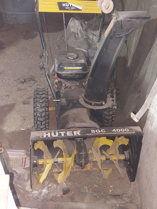 Снегоуборщик бензиновый