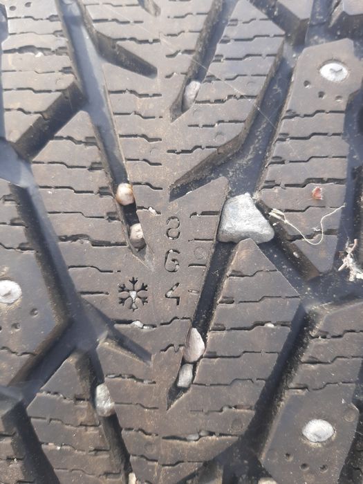 Продам шины. 215/55/17 нокиан