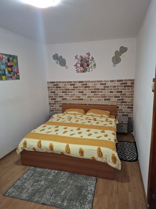 Apartament de închiriat , semidecomandat cu 3 camere