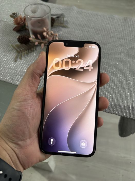 Vand iphone 14 culoare neagra.
