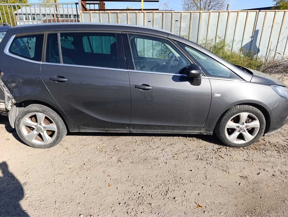 Продавам OPEL ZAFIRA на части 2013г 1.6i turbo 150 к.с