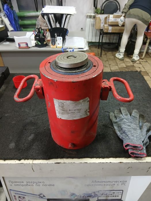 Продам домкрат 100 т