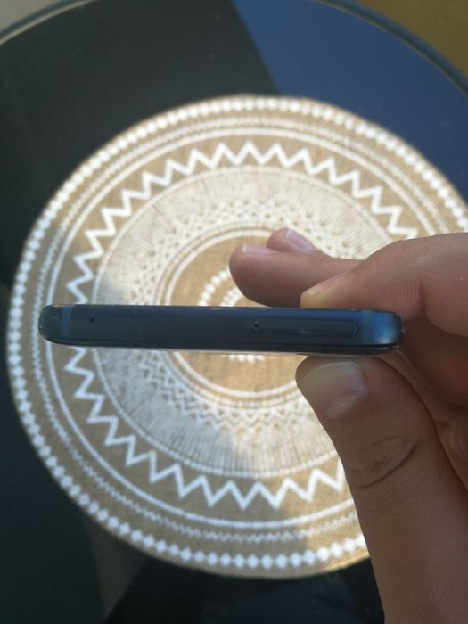 LG G7 ThinQ - Defect  (bateria) - display OK - pentru piese / reparat