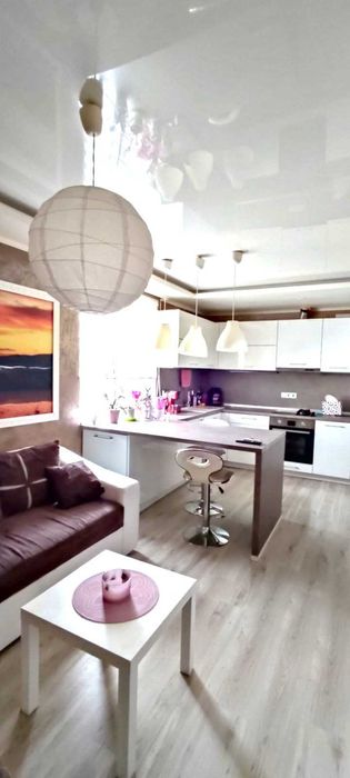 Продава се Двустаен апартамент в Бургас, Славейков - 65 кв.м за 2000 €/кв.м - Снимка #1