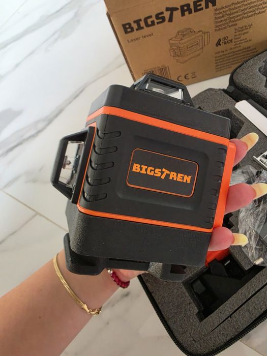 Nivelă laser 4D Bigstren, cu 16 linii 360° autonivelantă, impermeabilitate IP54, rezistentă la praf, murdărie, stropi, int-ext, 2 baterii de 1500 mAh