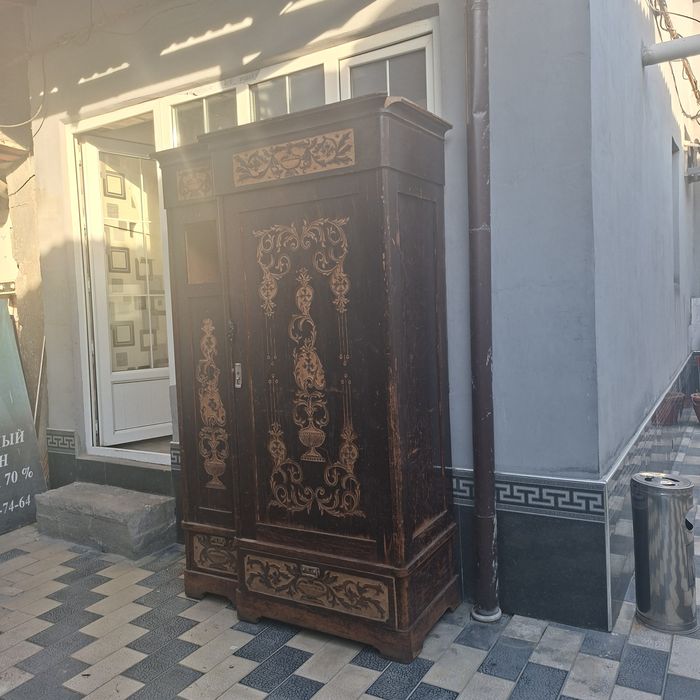 Продажа  аникварятный. Шкафи