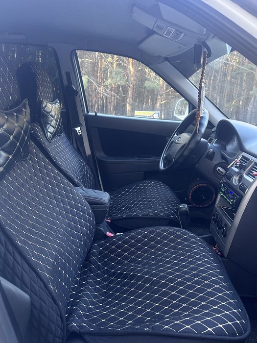 Лада Приора 2011 года