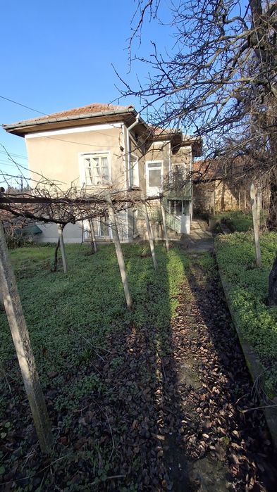 Продавам къща в с.Деветаки
