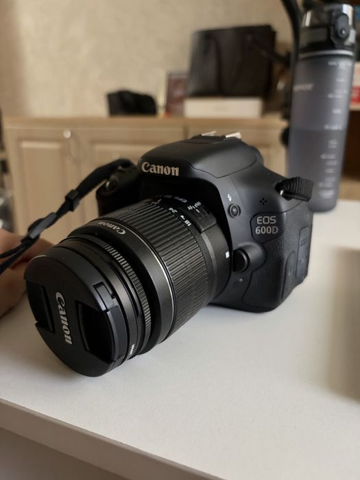 Камера Canon EOS 600D