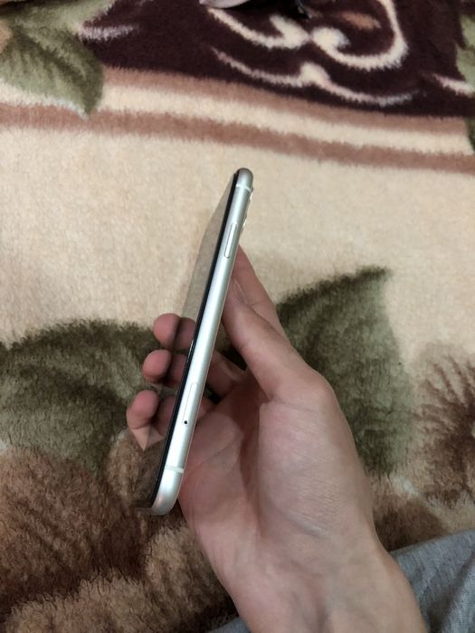 Iphone 11 128 ГБ в хорошеем состаянии с каробкой