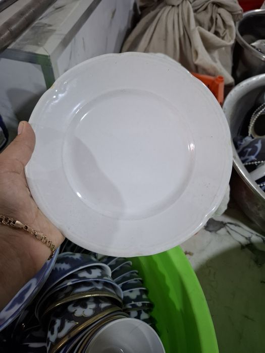 Idishlar sotiladigan choyxona uchun.