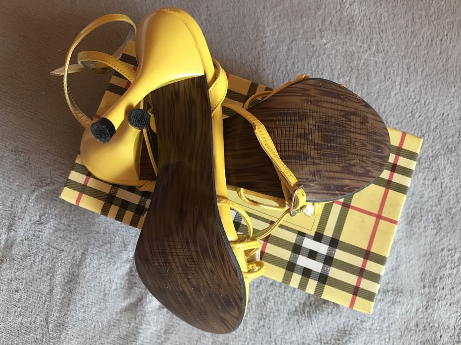 Жълти обувки с токче